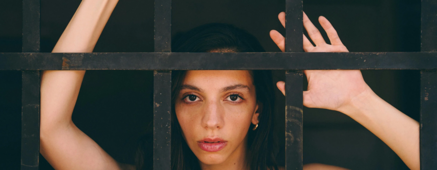 Emotional Detachment vs Emotional Boundaries