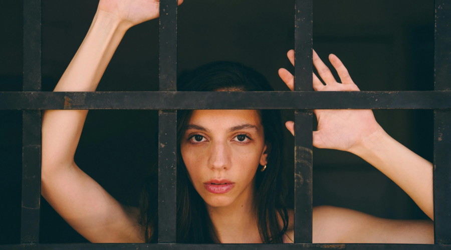 Emotional Detachment vs Emotional Boundaries